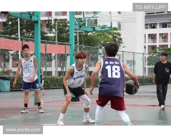 热血对决点燃赛场激情见证篮球团队智慧与速度的巅峰较量 - 副本 (2) - 副本 - 副本 热血对决点燃赛场激情见证篮球团队智慧与速度的巅峰较量 - 副本 (2) - 副本 - 副本